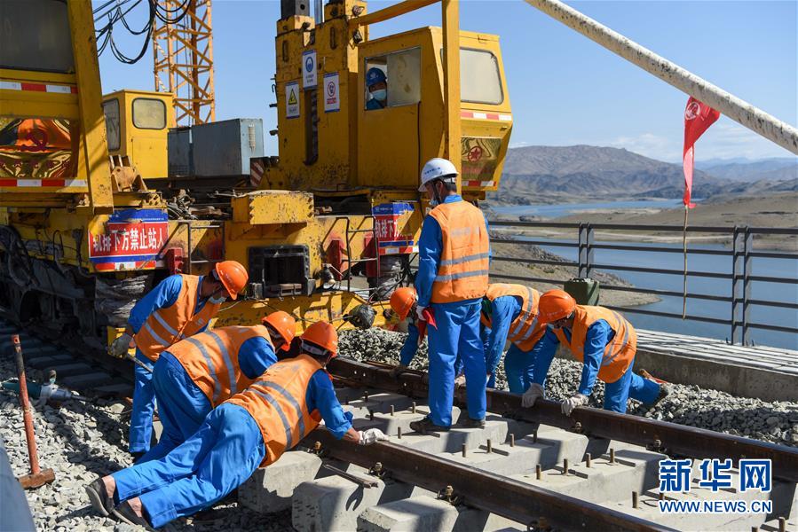 （經濟）（6）阿富準鐵路鋪軌全線貫通 北疆鐵路環線正式形成