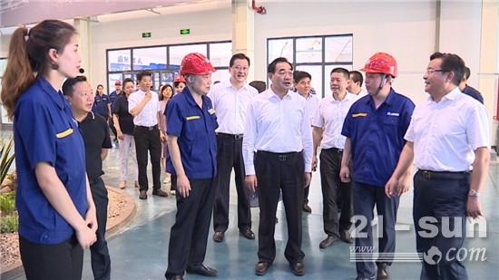 周鐵根書記為徐工送來別樣清涼!