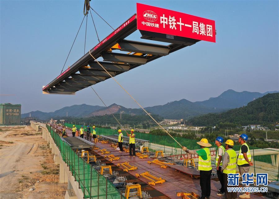 （經濟）（1）廣東清遠磁浮旅游專線開始鋪軌