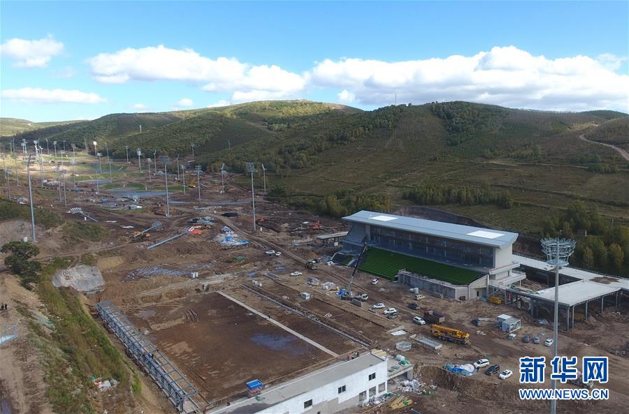 (體育·圖文互動)(3)冬奧會張家口賽區:國家冬季兩項中心和國家越野滑雪中心完工