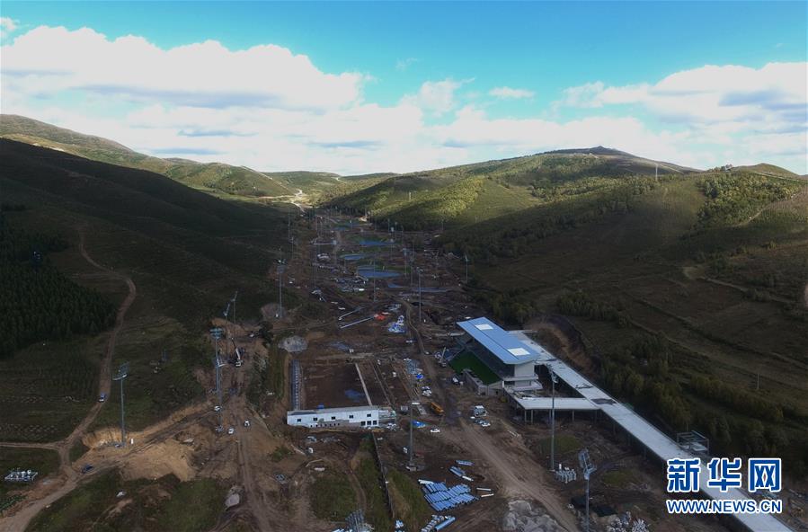 (體育·圖文互動)(2)冬奧會張家口賽區:國家冬季兩項中心和國家越野滑雪中心完工