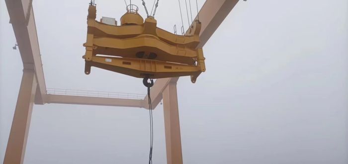 旋轉(zhuǎn)過渡上架及吊鉤橫梁組合使用